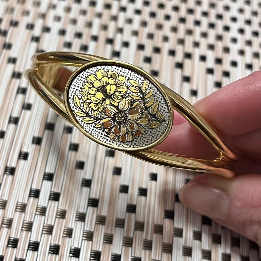 Vintage Reed and Barton Damascene Cosmos Flower Bracelet October Gold Flowers